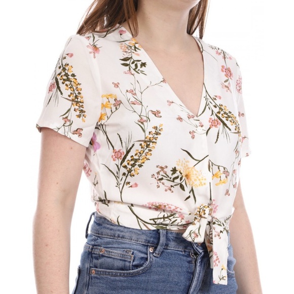 Vero Moda Tops - Vero Moda VMeasy Short Sleeve V-Neck Tie Front Top
